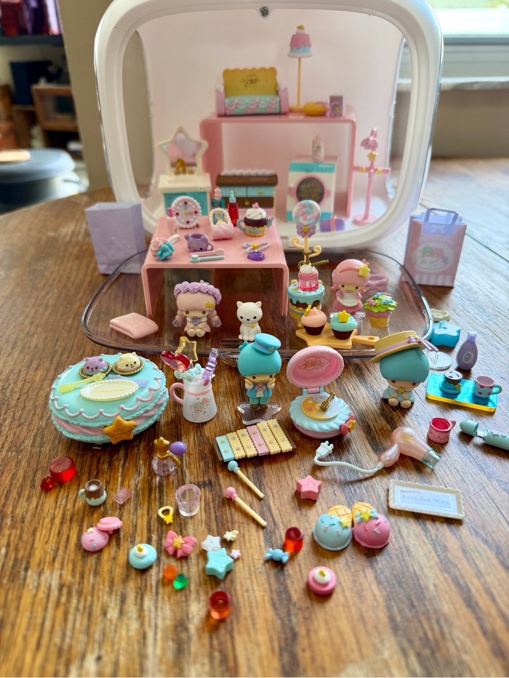 Sanrio Little Twin Stars Hello Kitty Rement Collection with Display Case